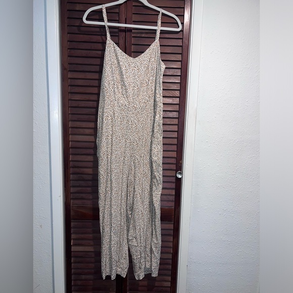Old Navy floral romper/jumpsuit - Picture 2 of 3